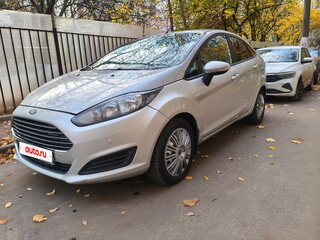 2015 Ford Fiesta Mk6 Рестайлинг, серебристый, 750000 рублей, вид 1