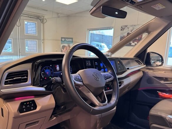 2023 Volkswagen Multivan Long T7, чёрный, 5650000 рублей - вид 8