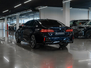 2024 BMW 5 серии 530i xDrive VIII (G60/G61/G68), синий, 8600000 рублей, вид 4