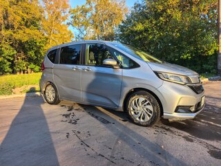 2020 Honda Freed II Рестайлинг, серебристый, 1670000 рублей, вид 3