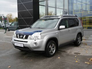 2010 Nissan X-Trail II Рестайлинг, серебристый, 900000 рублей, вид 1