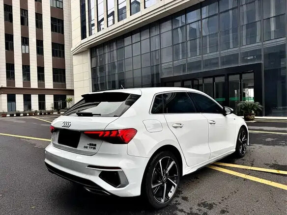 2023 Audi A3 Sportback 35 TFSI IV (8Y), белый, 1870000 рублей - вид 6