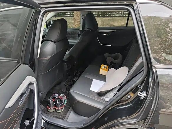 2024 Toyota RAV4 V (XA50), чёрный, 4023297 рублей - вид 8