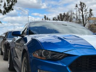 2018 Ford Mustang VI Рестайлинг, голубой, 4000000 рублей, вид 5