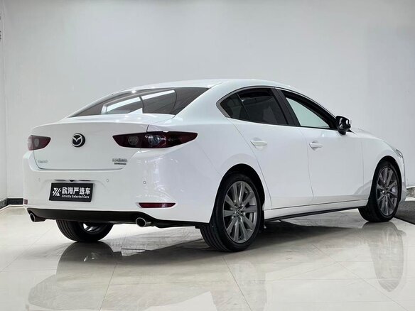 2023 Mazda 3 Axela IV (BP), белый, 1420000 рублей - вид 3