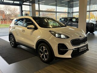 2019 Kia Sportage IV Рестайлинг, белый, 1995000 рублей, вид 3