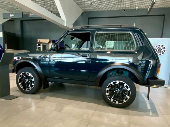 2025 Lada (ВАЗ) Niva Legend Sport I, зелёный, 1734000 рублей - вид 2