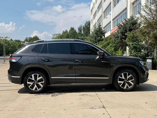 2023 Volkswagen Tayron I Рестайлинг, серый, 2350690 рублей, вид 4