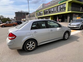 2011 Nissan Tiida I Рестайлинг, серебристый, 650000 рублей, вид 2