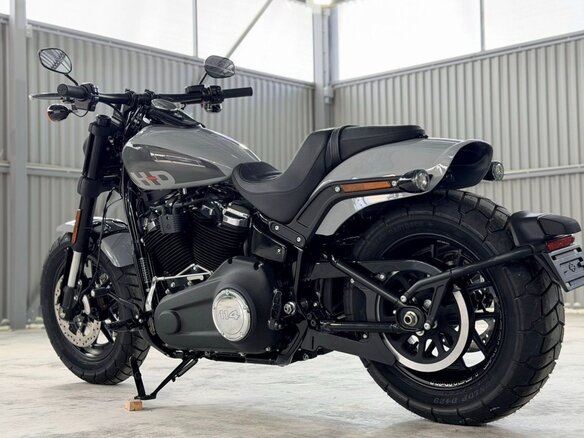2024 Harley-Davidson Fat Bob, серый - вид 5