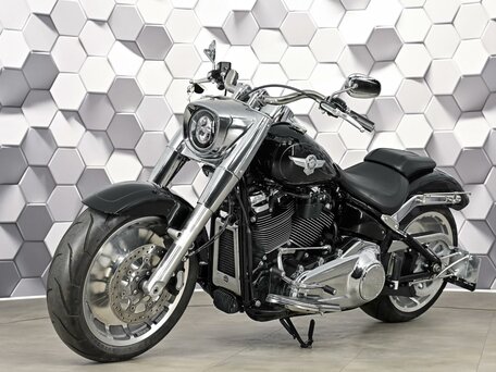 2021 Harley-Davidson Fat Boy, чёрный, 2277000 рублей, вид 2
