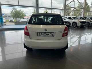 2011 Skoda Fabia II Рестайлинг, белый, 585000 рублей, вид 5