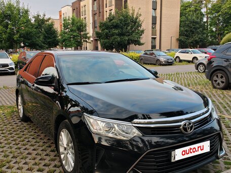 2015 Toyota Camry VII (XV50) Рестайлинг, чёрный, 1870000 рублей, вид 1