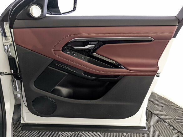 2023 Land Rover Range Rover Evoque II Рестайлинг, белый - вид 24