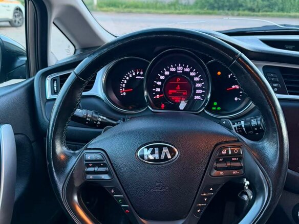 2017 Kia Ceed II Рестайлинг, коричневый, 850000 рублей - вид 7
