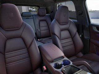 2026 Porsche Cayenne GTS III Рестайлинг, серый, 26880000 рублей, вид 3