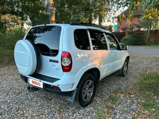 2017 Chevrolet Niva I Рестайлинг, белый, 680000 рублей, вид 4