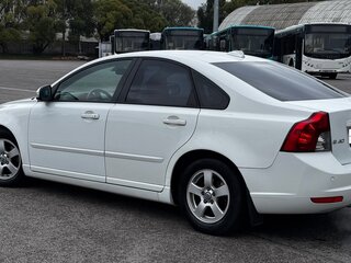 2011 Volvo S40 II Рестайлинг, белый, 675000 рублей, вид 4