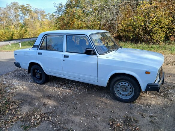 2003 Lada (ВАЗ) 2105, белый, 65000 рублей - вид 7