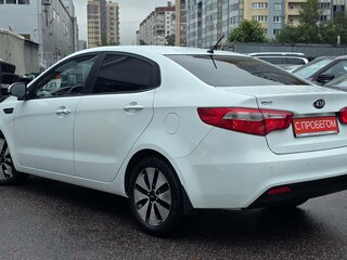 2014 Kia Rio 4-speed III, белый, 899000 рублей, вид 3