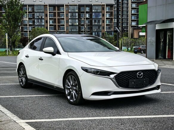 2022 Mazda 3 Axela IV (BP), белый, 1340000 рублей - вид 2