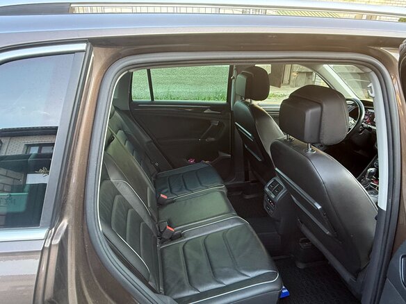 2018 Volkswagen Tiguan II, коричневый, 2350000 рублей - вид 10