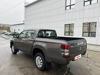 2020 Mitsubishi L200 V Рестайлинг, коричневый, 1950000 рублей, вид 4