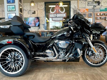 2026 Harley-Davidson Tri Glide, чёрный, 6950000 рублей, вид 3