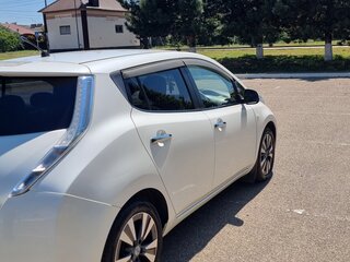2013 Nissan Leaf (EM57) I (ZE0/AZE0), белый, 1230000 рублей, вид 5