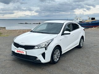 2021 Kia Rio IV Рестайлинг, белый, 1400000 рублей, вид 3