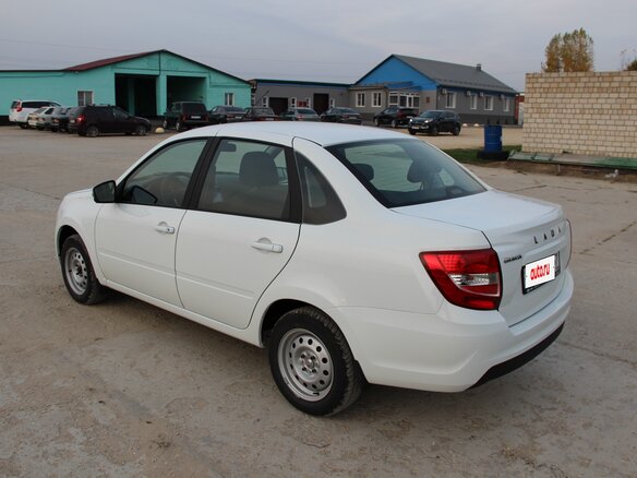 2024 Lada (ВАЗ) Granta I Рестайлинг, белый, 1050000 рублей - вид 4