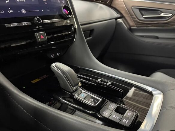 2023 Toyota Alphard IV, чёрный, 10500000 рублей - вид 15