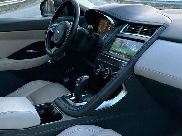 2020 Jaguar E-Pace I, белый, 2499999 рублей - вид 6