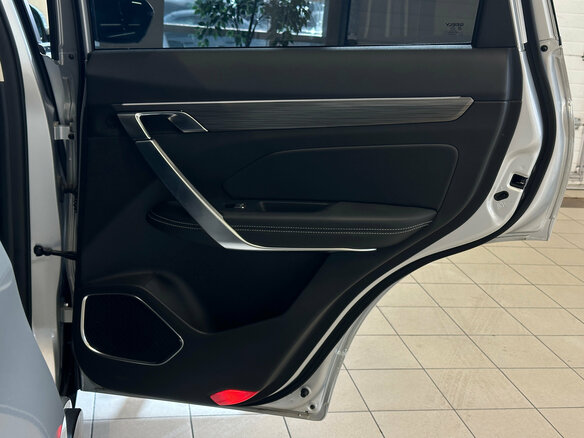 2023 Geely Atlas Pro, серый, 1820000 рублей - вид 16