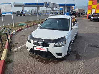 2010 Kia Rio II Рестайлинг, белый, 600000 рублей, вид 2