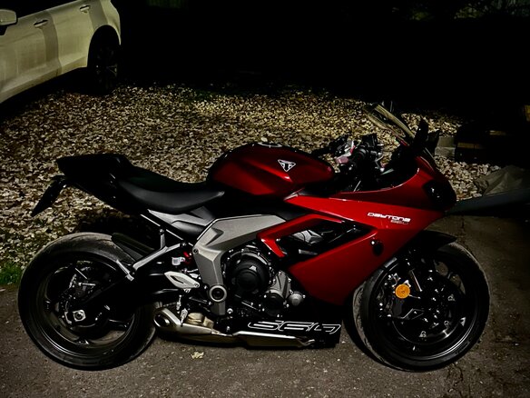2024 Triumph Daytona 660, красный - вид 6
