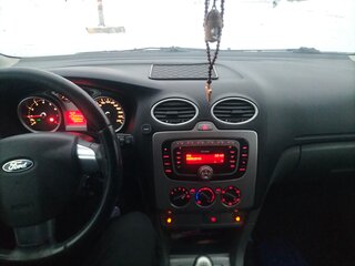 2011 Ford Focus II Рестайлинг, серебристый, 777000 рублей, вид 3