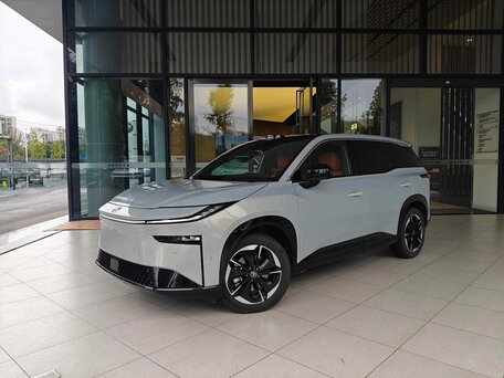 2026 Toyota bZ3X 58.3 kWh, серебристый, 2510010 рублей, вид 1