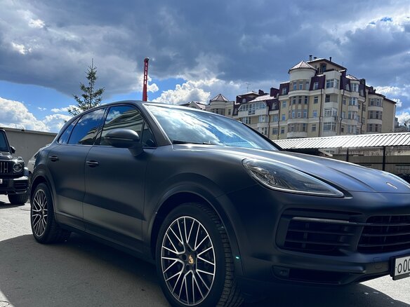 2019 Porsche Cayenne S III, чёрный, 9500000 рублей - вид 1