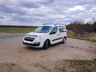 2017 Citroen Berlingo II Рестайлинг 2, белый, 1000000 рублей, вид 2