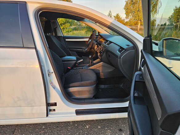 2018 Skoda Octavia III (A7) Рестайлинг, белый, 1350000 рублей - вид 6