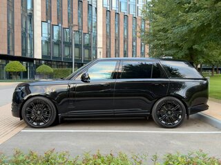 2025 Land Rover Range Rover P530 MHEV Long V, чёрный, 27800000 рублей, вид 2