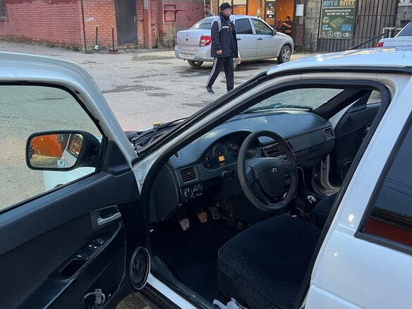 2011 Lada (ВАЗ) Priora I, белый, 250000 рублей - вид 8