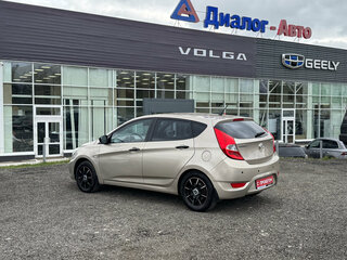2011 Hyundai Solaris I, бежевый, 595000 рублей, вид 3