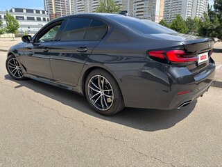 2021 BMW 5 серии 520i VII (G30/G31/G38) Рестайлинг, серый, 4350000 рублей, вид 3