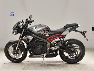 2022 Triumph Street Triple, серый, 882000 рублей, вид 1