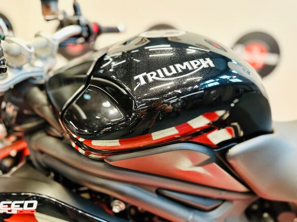 2011 Triumph Speed Triple, чёрный, 550000 рублей - вид 17