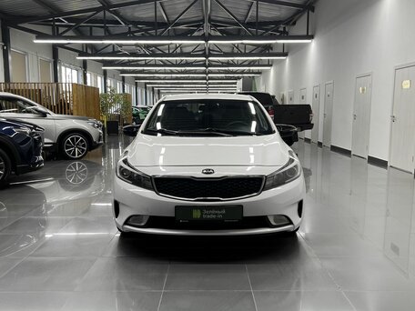 2017 Kia Cerato III Рестайлинг (Classic), белый, 1435000 рублей, вид 3