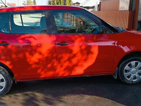 2012 Skoda Fabia II Рестайлинг, красный, 394000 рублей, вид 4