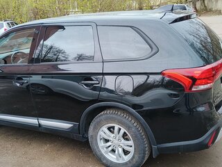 2018 Mitsubishi Outlander III Рестайлинг 3, чёрный, 1800000 рублей, вид 4